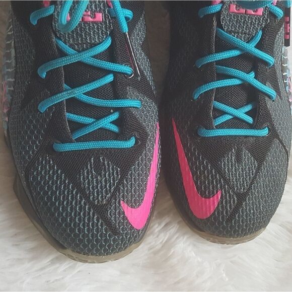 Nike Lebron XII 12 Black Pink Blue Basketball Shoes Sz 5Y Fit like a Womens 6.5 - Picture 13 of 16